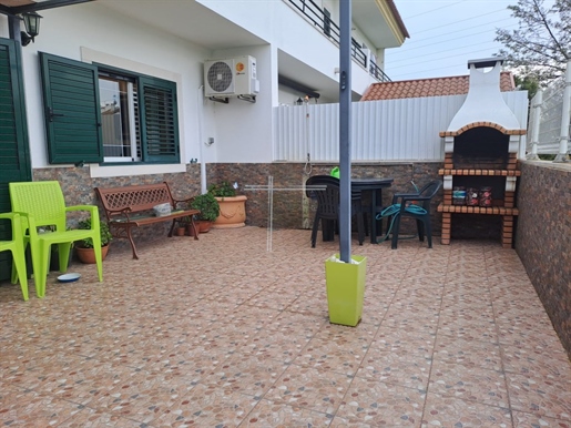 3+1 bedroom townhouse with 25m2 terrace, with garage in the basement with 49m2 - Quinta do Rato, Amo