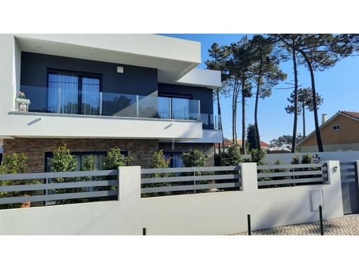 Detached villa with pool and garage - Aroeira