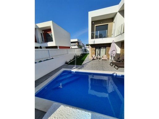 Chalet independiente con piscina y garaje - Aroeira