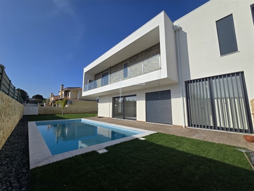 Detached villa on a plot of 500m2, with swimming pool and garage - Marisol