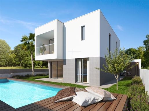Vrijstaand huis T3, hedendaagse architectuur, met zwembad en garage - Aroeira, Charneca da Caparica