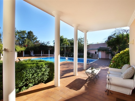 Chalet con piscina y garaje, con licencia para alojamiento local - Qta Pedro Manso, Sobreda
