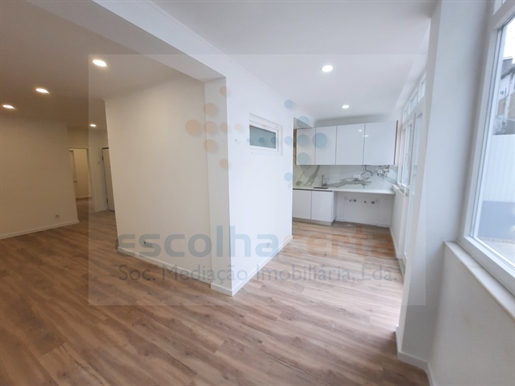 Refurbished 2 Bedroom Apartment with Terrace in Cova da Piedade - Almada