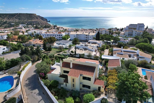 5 bedroom villa 500m from the beach