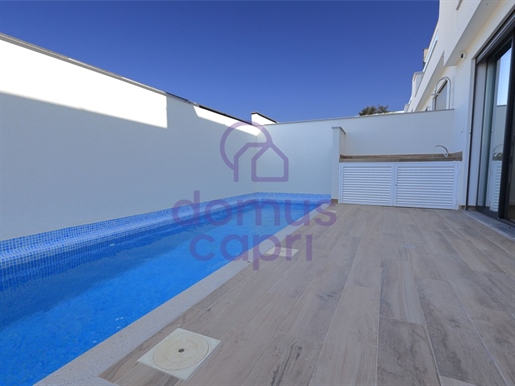 Villa de 3 dormitorios con vista al mar, piscina y estacionamiento en Fuzeta