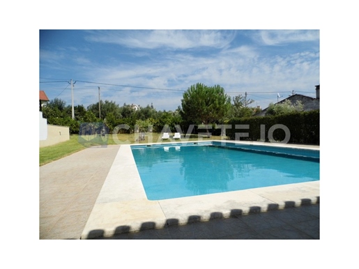 Detached four bedroom traditional Portuguese style villa with pool and garden for sale only 10 minut