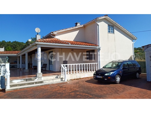 Three bedroom family home with garage and plot of land for sale in the area of Cernache do Bonjardim