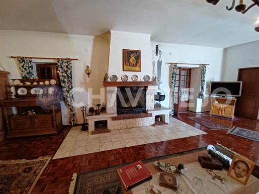 Spacious 5 bedroom property and warehouse, 3 km from Tomar, Central Portugal