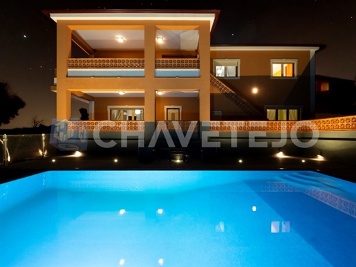 A luxurious 4 bedroom villa with a swimming pool, sat in a privileged hilltop position for sale near