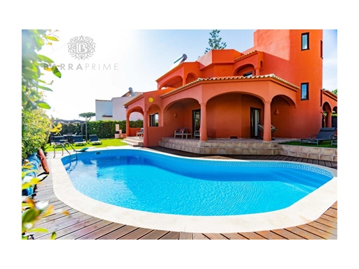 Villa with 3+1 bedrooms with pool in Vilamoura