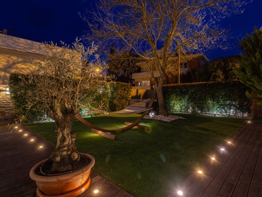 4 Bedroom House | Modern Lines | Garden | Luminous | To Live Indoors And Outside The Home | Paço De