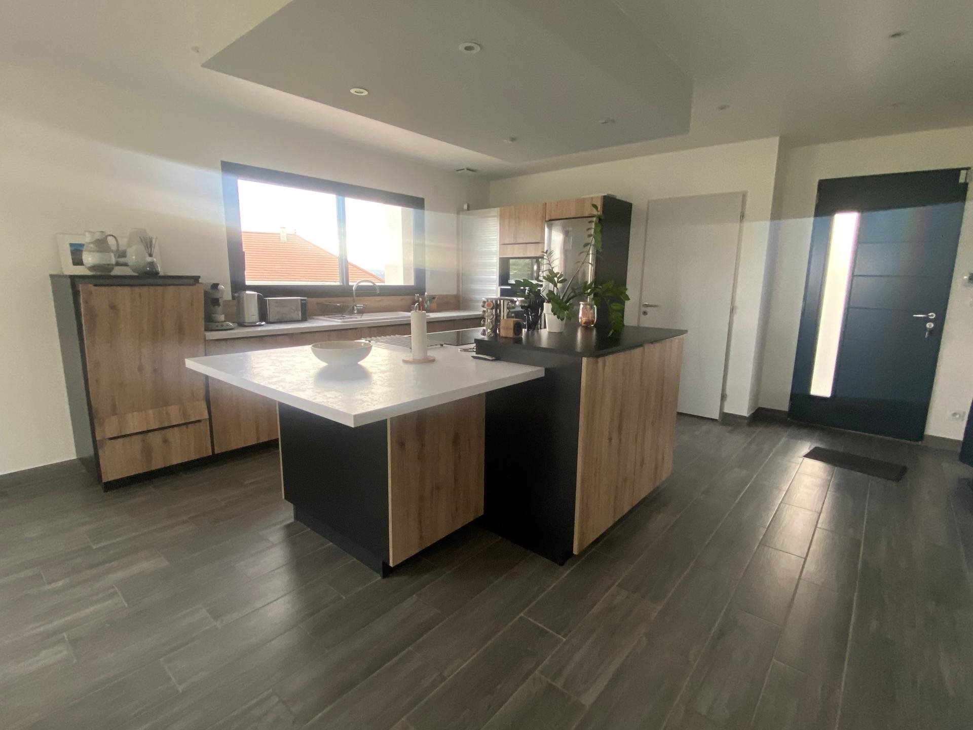 Maison à vendre, 109m², Saint-Prim