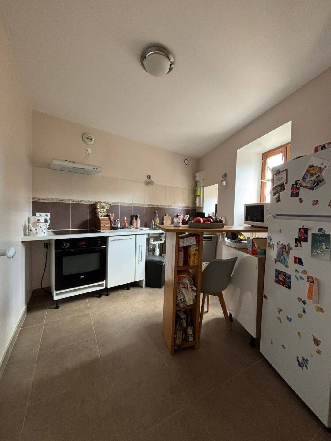 Maison à louer, 76m², Prissé