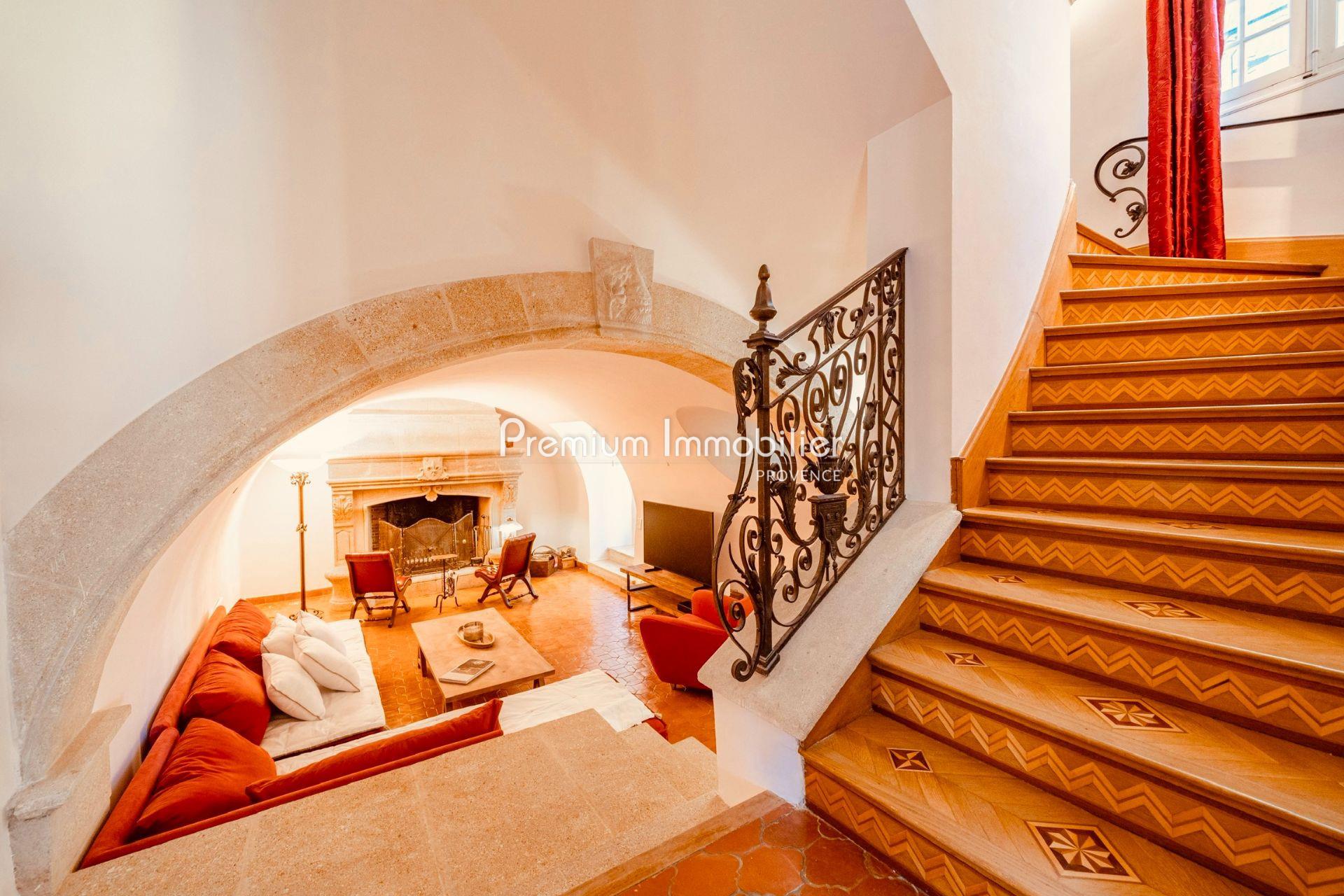 Maison à louer, 342m², Aix-en-Provence