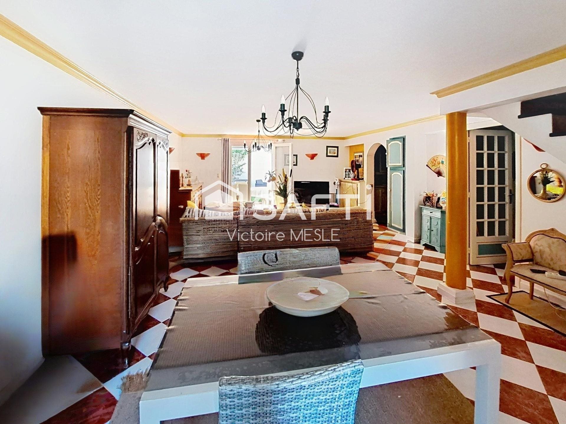 Maison à vendre, 93m², Saint-Mitre-les-Remparts