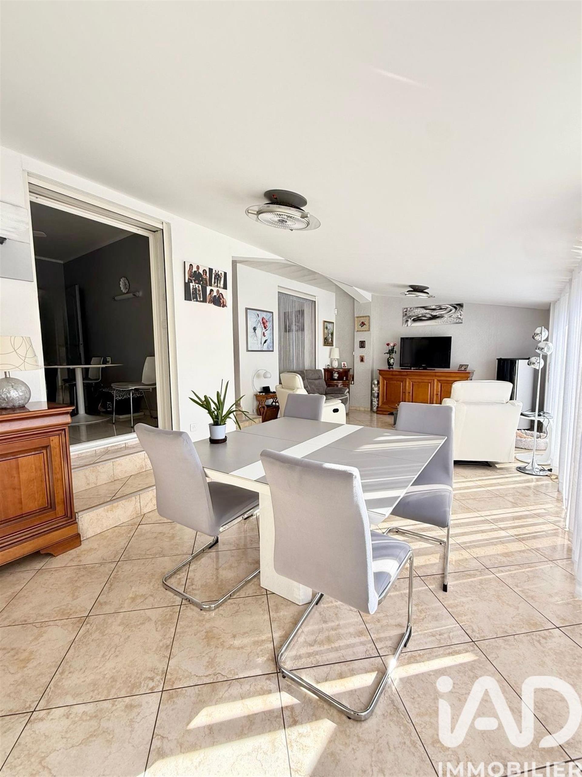 Maison à vendre, 129m², Cuers