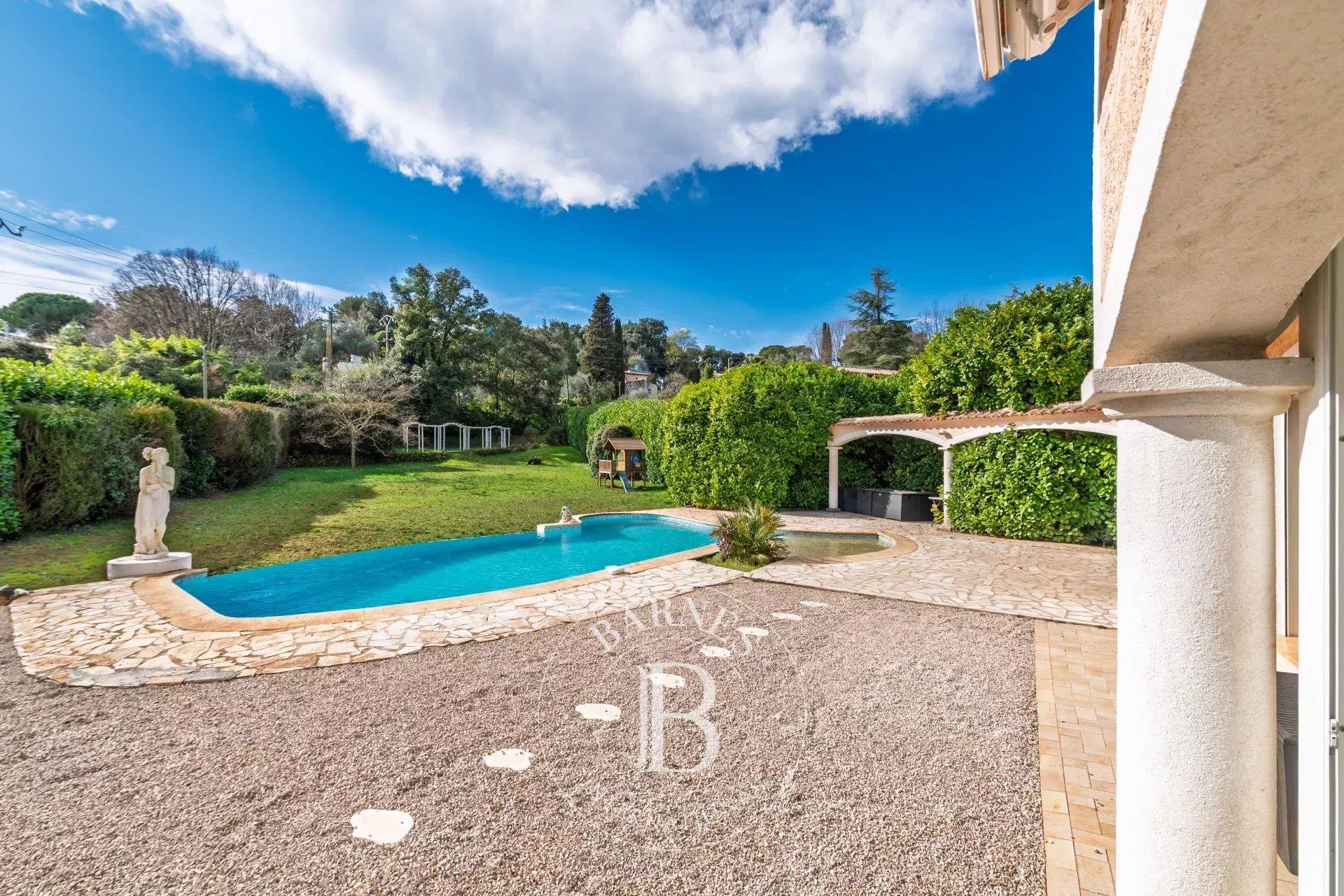 Maison à vendre, 240m², Roquefort-les-Pins