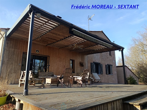 Trés belle maison atypique avec de beaux espaces intéÁrieurs, dépendance et beau terrain