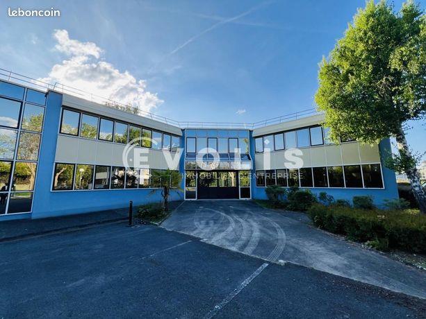 Maison à louer, 566m², Saint-Thibault-des-Vignes