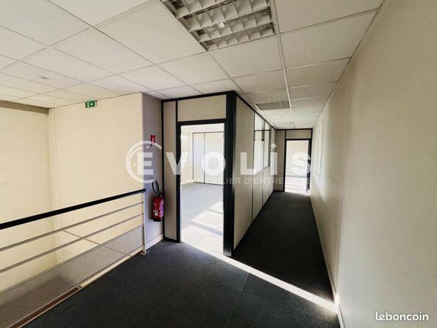 Maison à louer, 566m², Saint-Thibault-des-Vignes