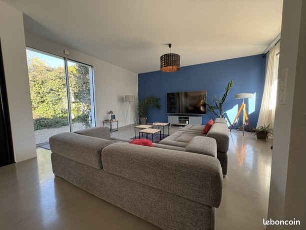 Maison à louer, 204m², Saint-Cyr-sur-Mer