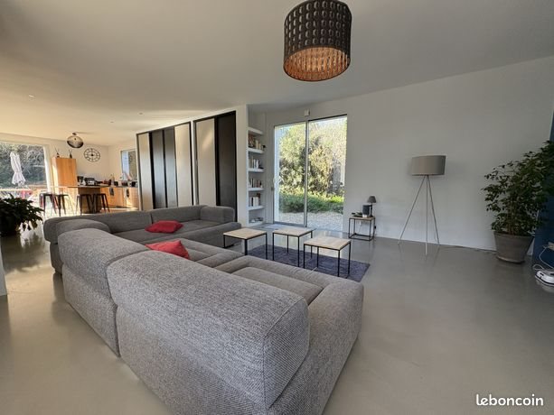 Maison à louer, 204m², Saint-Cyr-sur-Mer