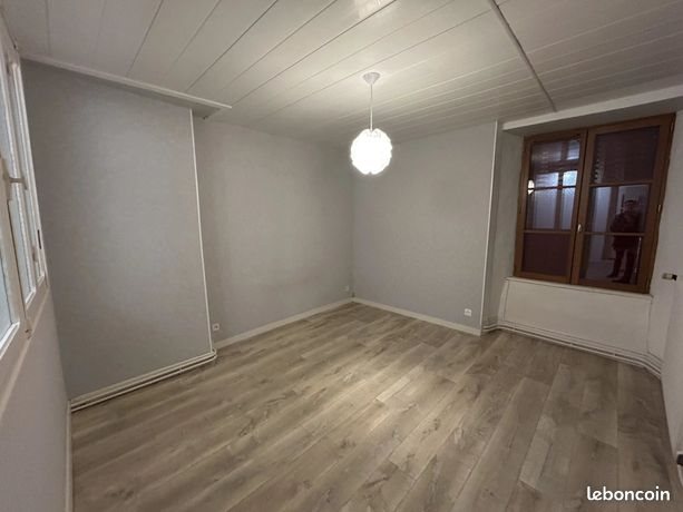 Maison à louer, 62m², Ardes