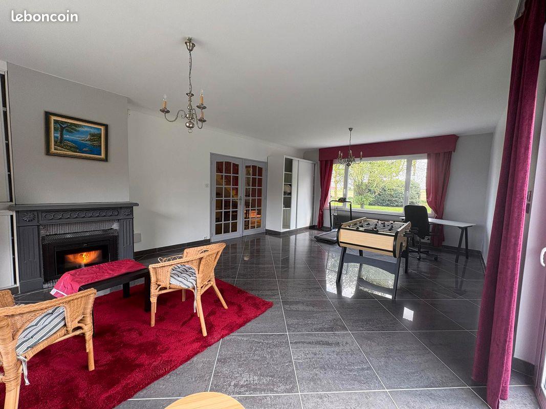 Maison à louer, 248m², Eringhem