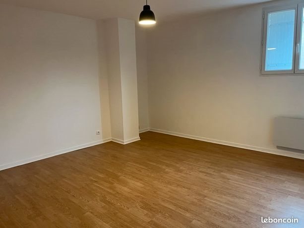 Maison à louer, 95m², Manot