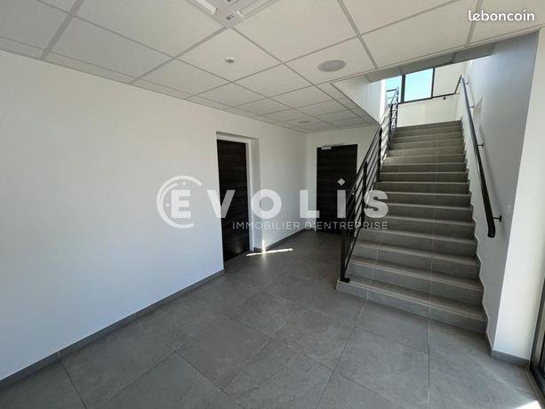 Maison à louer, 1414m², Le Pin
