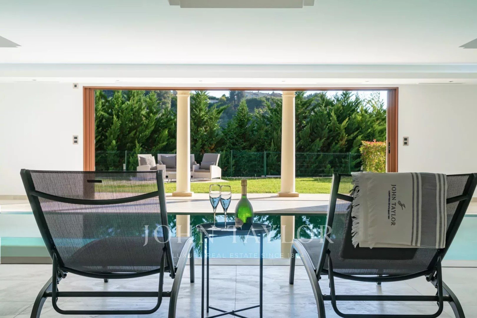 Maison à louer, 550m², Cagnes-sur-Mer