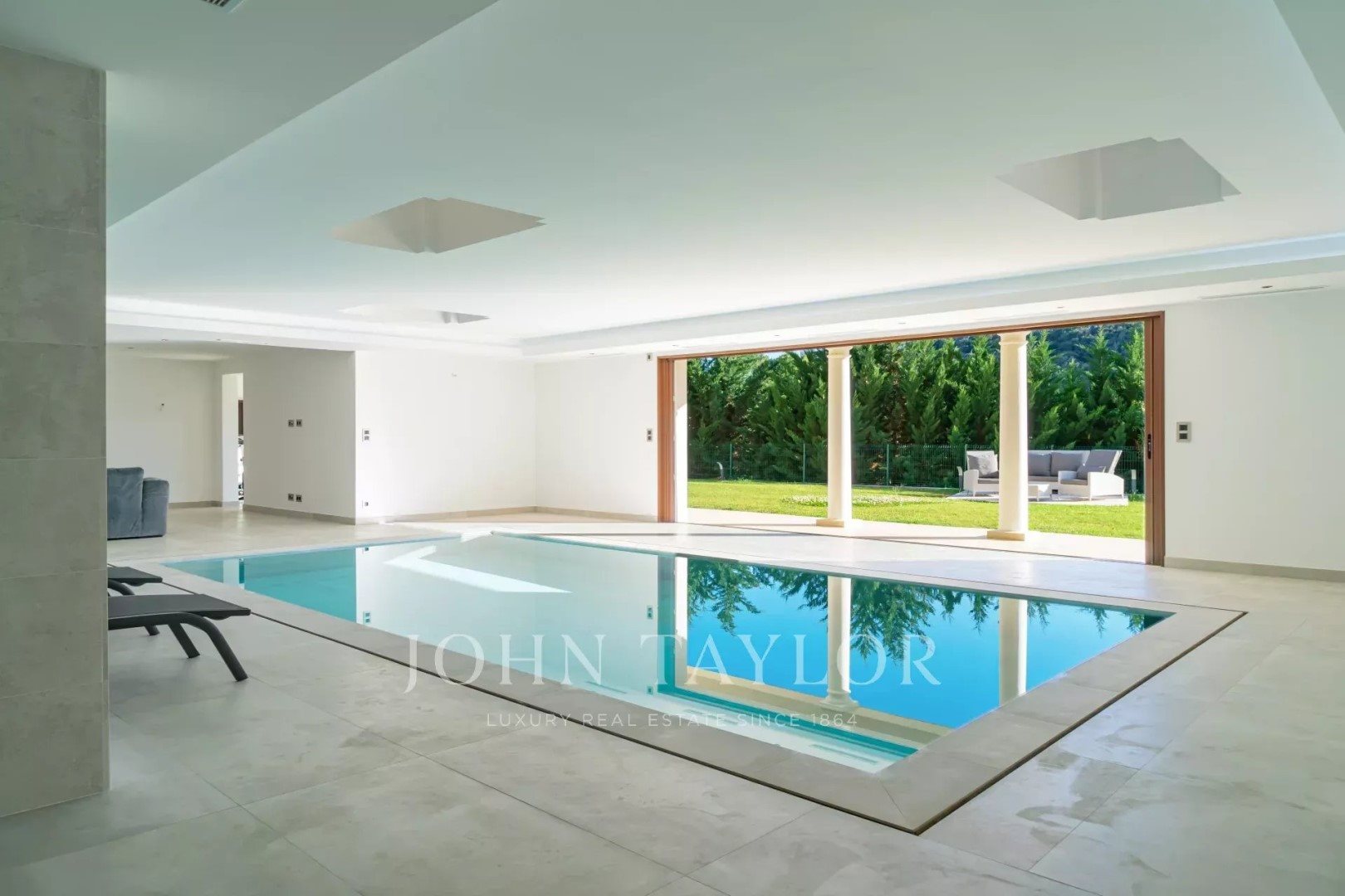 Maison à louer, 550m², Cagnes-sur-Mer