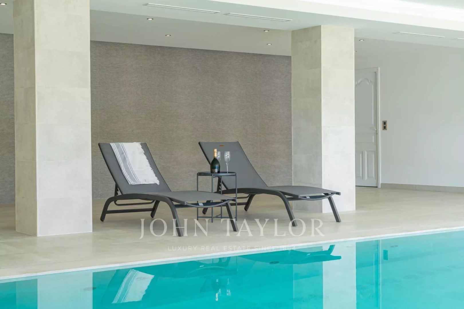 Maison à louer, 550m², Cagnes-sur-Mer