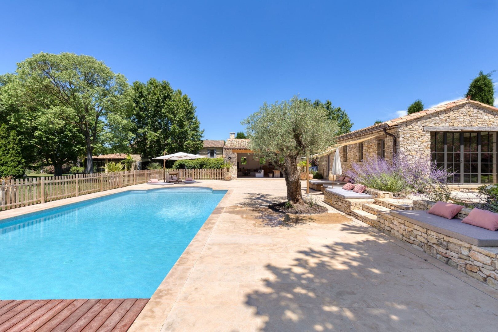 Maison à louer, 600m², Saint-Rémy-de-Provence