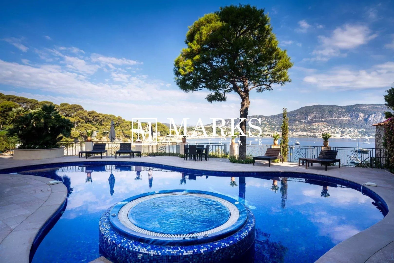 Maison à louer, 990m², Villefranche-sur-Mer