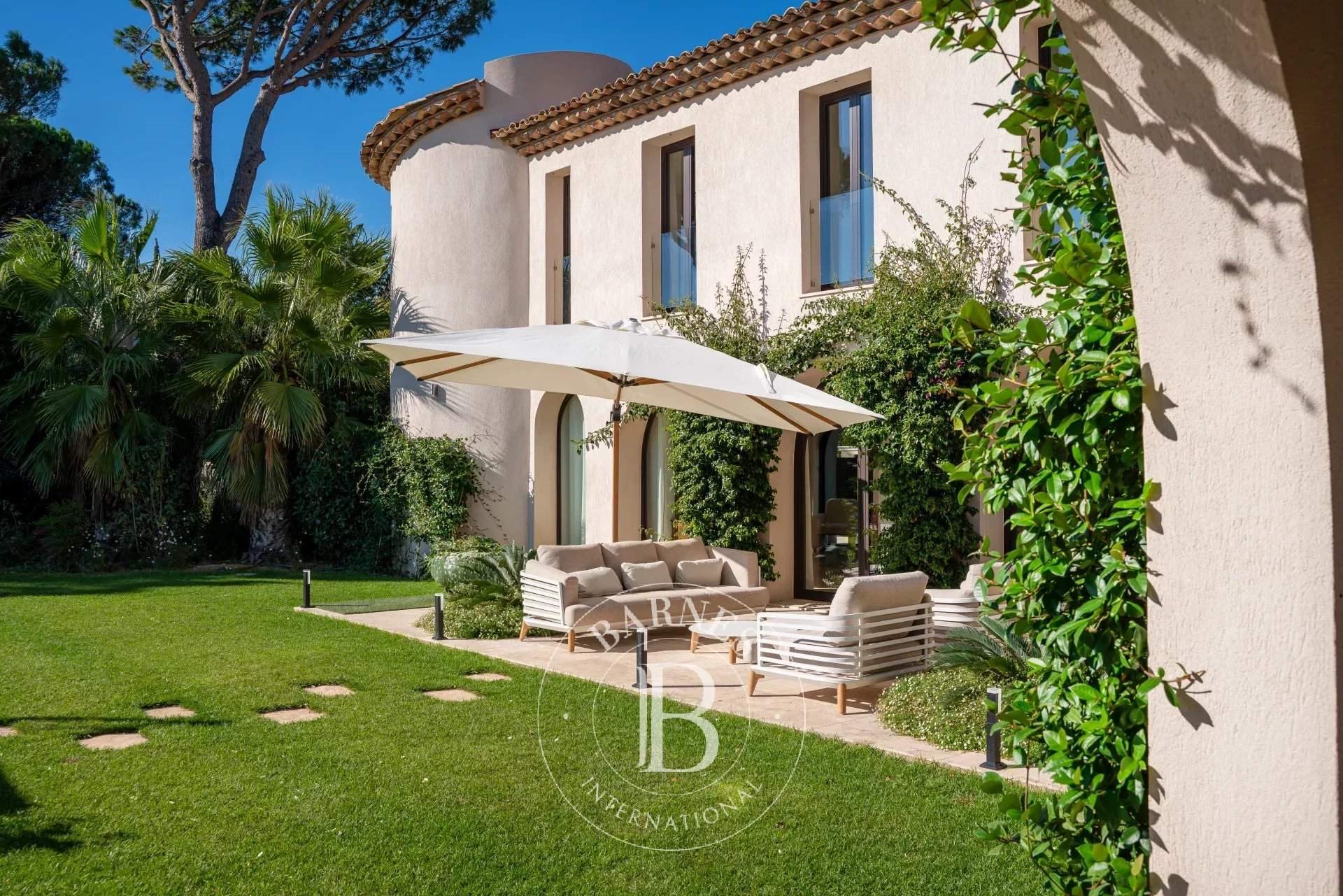 Maison à louer, 380m², Grimaud