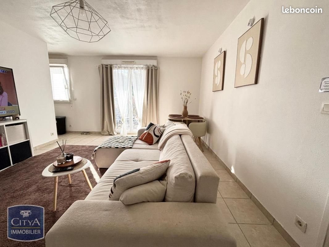 Appartement à louer, 47m², Quiévrechain