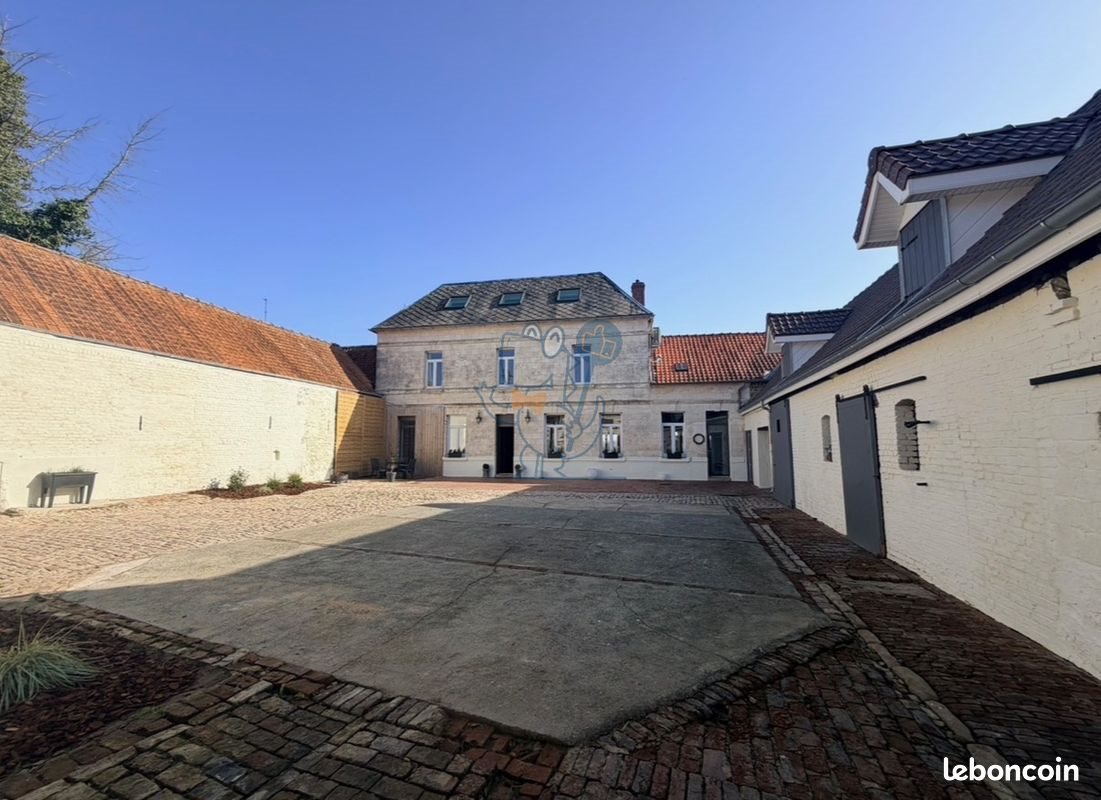 Maison à vendre, 250m², Mont-Saint-Eloi