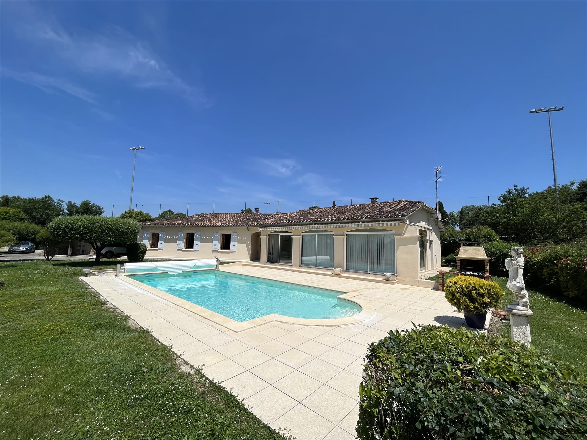 Villa plain-pied - 160m² avec piscine, garage 