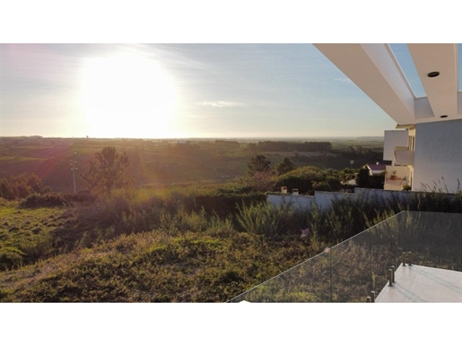 Villa with countryside and sea views just 5 km from Baleal beach