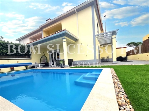 3 bed Villa solar panels, views of Obidos Lagoon Private garden and salt water pool.