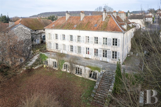 In Haute-Bourgogne, ten noorden van de Côte-d'Or, een landhuis van 8.600 m² in het Parc n