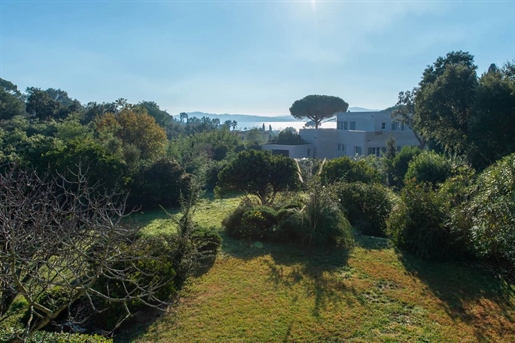 Grimaud - Domaine De Beauvallon - BARTOLE

Located in this private and sought after domain