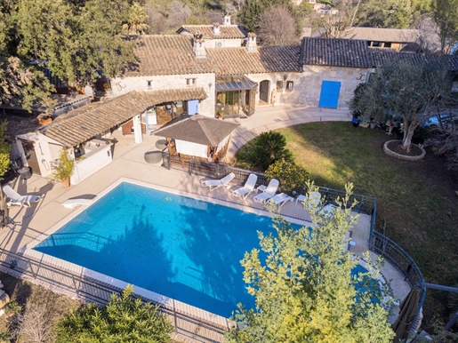 Roquefort-Les-Pins: residential area, beautiful equestrian property made up of 2 villas. 
