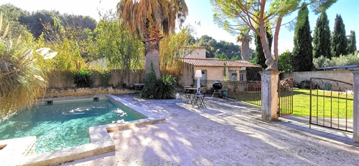 Apartment in a private villa - Cassis - 3 kilometres from the port, in an attractive low-rise villa,