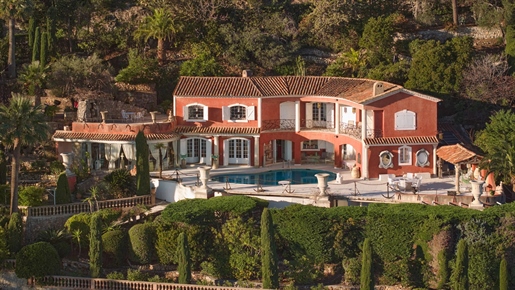 Beautiful villa with Provencal charm located in a listed site, Domaine de Theoule, 5 min from the vi
