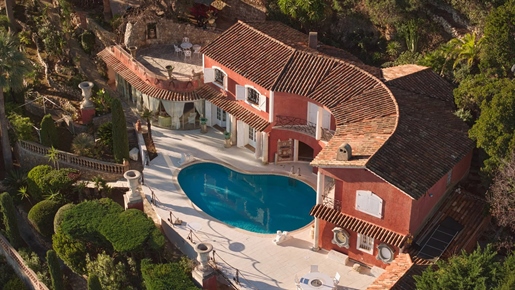 Belle villa au charme provençal située dans un site classé, Domaine de Théoule, à 5 min de la vi