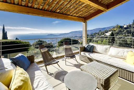 Exceptional sea and coastal views from this elevated property......

In the heart of Rayol