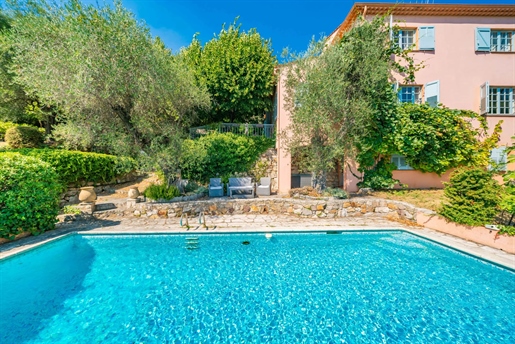 Provencal Bastide of 190 m2, nestled on a plot of nearly a hectare close to Magagnosc. 

T