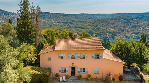 Provencal Bastide of 190 m2, nestled on a plot of nearly a hectare close to Magagnosc. 

T
